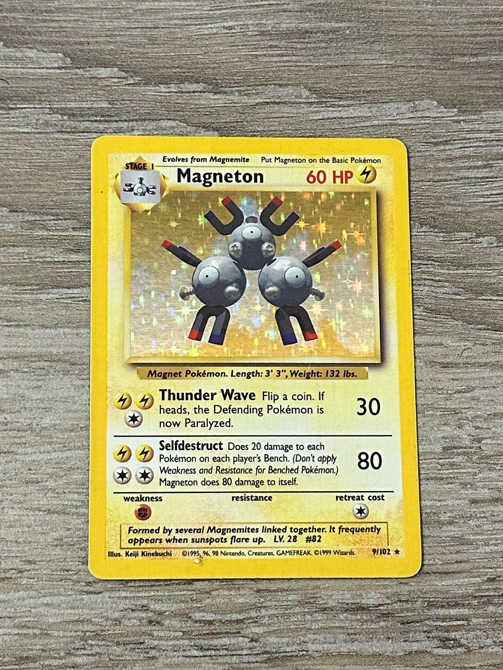 VTG Magneton 9/102 Base Set Holo Shadowless Pokémon Card